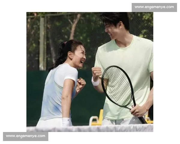 贾玲汪顺网球场燃爆！高马尾短裙造型掀起青春风暴