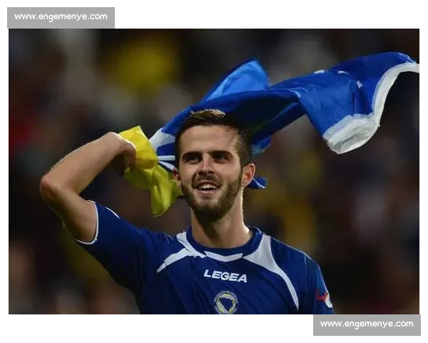 比利亚雷亚尔官宣 1600 万欧签 21 岁中场新星，莫莱罗加盟至 2030 年